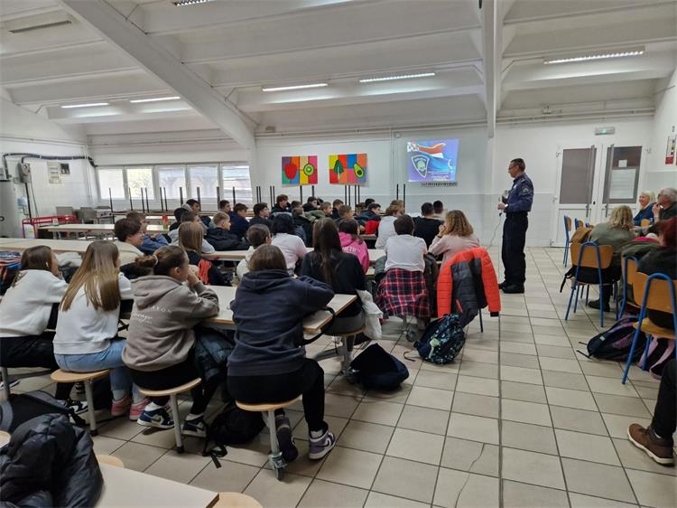 Slika /2023/PREVENCIJA/Mjesec borbe protiv ovisnosti u Belom Manastiru/IMG-89b63c35526664c0242878078672ed5c-V.jpg